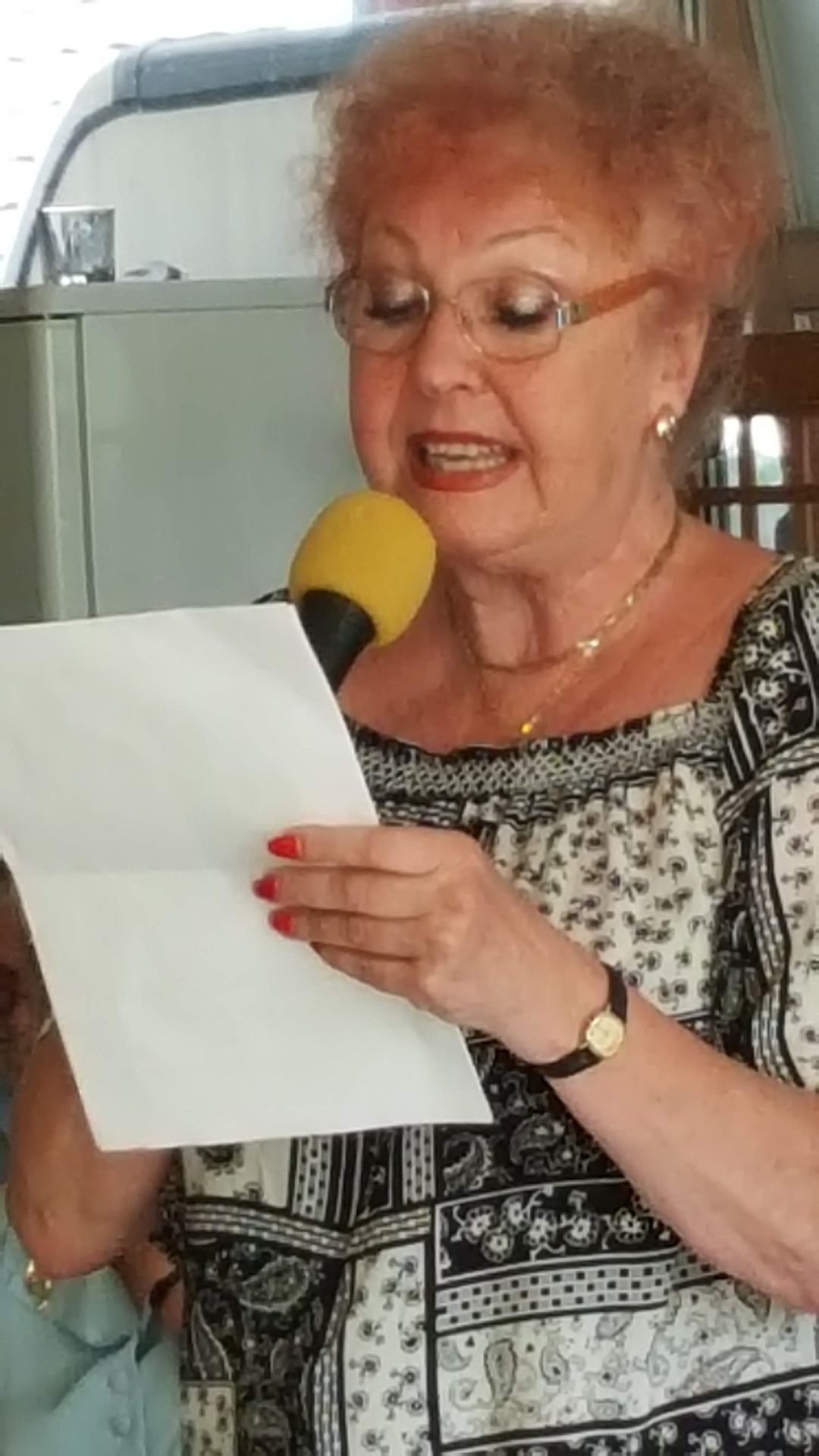 Fodor Zsóka olvas fel részleteket a regényből