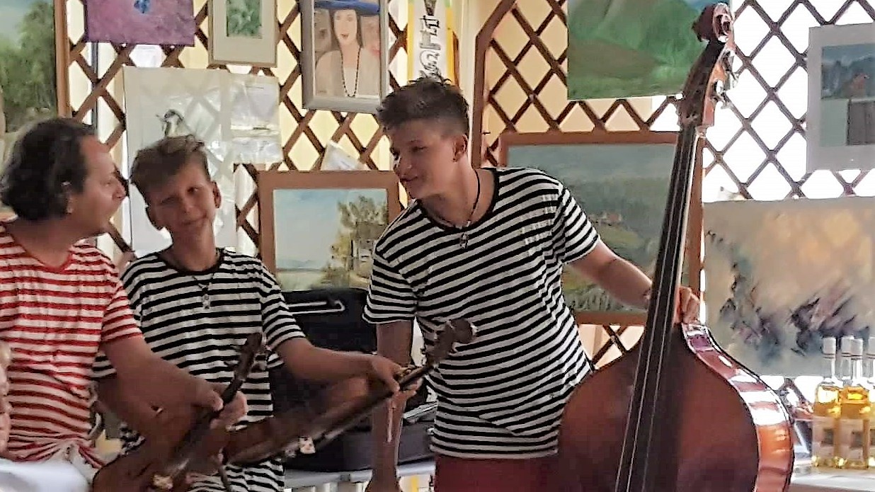 Martos Csongor népzenész és fiai: Kende és Csenger